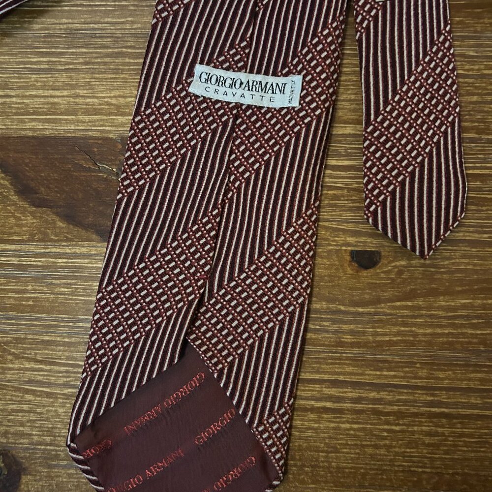 Giorgio Armani Silk Tie – Made in Italy, Maroon Pattern, Luxury Designer Necktie